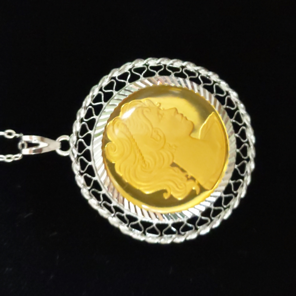 Fine Silver Cameo Medallion